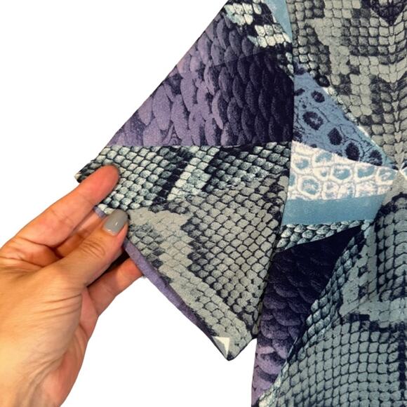 Olivaceous Blue Mystic Python Print Short Sleeve Shift Dress Women Sz M - Picture 5 of 10